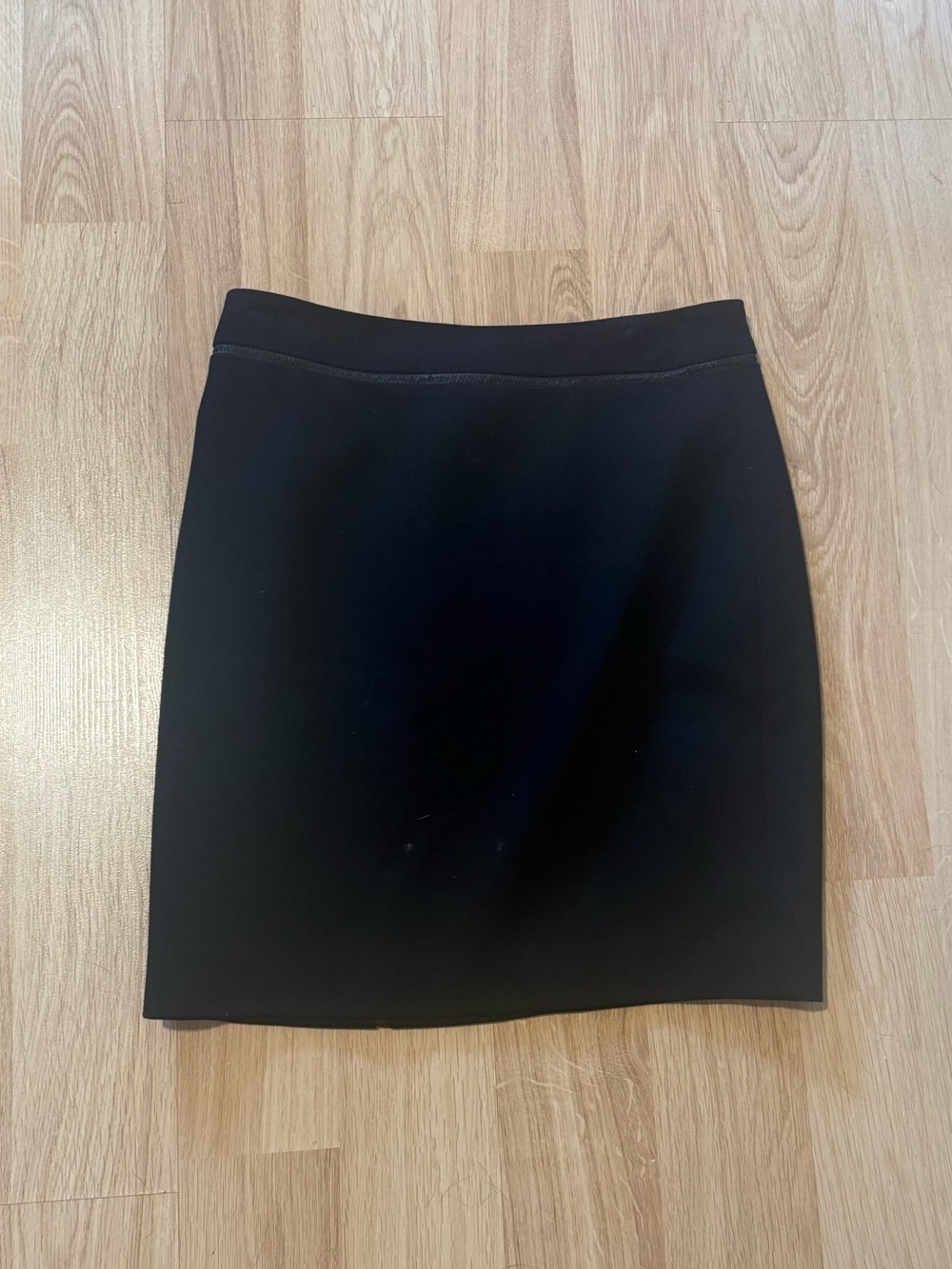 Elie Tahari Black pencil skirt
